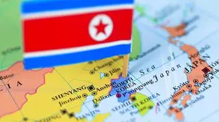Flaga i mapa Korei Północnej