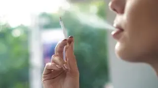 Palenie a karmienie piersią – skutki uboczne 