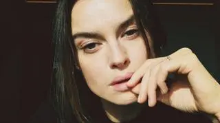 Kasia Smutniak choruje na bielactwo