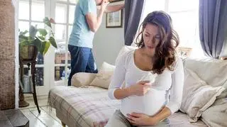 Kobieta w ciąży, która ma depresję 