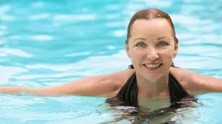 kobieta, basen pływanie