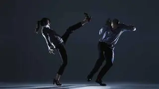 kobieta kopie mężczyznę