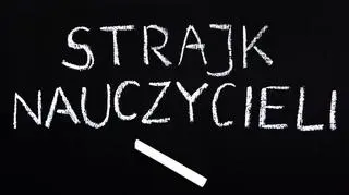 Napis na tablicy: Strajk nauczycieli 