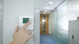 Ustawianie temperatury powietrza w domu. Ogrzewanie domu.
