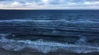 Łańcuch życia w Międzyzdrojach. Plażowicze rzucili się na pomoc 16-latkowi