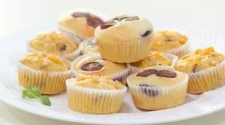 Jak zrobić muffinki waniliowe? Przepis na waniliowe muffinki z czekoladą i budyniem