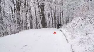 Zima. Wypadek na drodze 