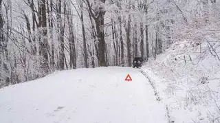 Zima. Wypadek na drodze 