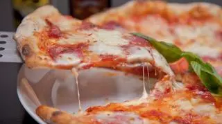 cienkie ciasto na pizze