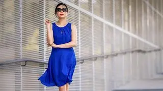 Kobieta w sukience 