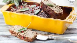 Pasztet w naczyniu żaroodpornym 