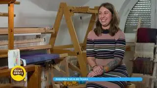 Pracodawca nie przedłużył jej umowy, więc zaczęła tkać. Swoją pasją zaraziła całą rodzinę i dziś razem tworzą chusty