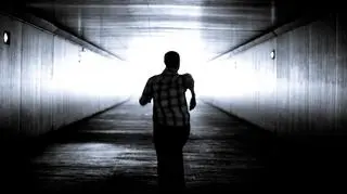 Sennik "ucieczka". Jak mamy rozumieć sen, w którym przed kimś uciekamy?