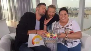 Dorota Wellman, Marcin Prokop i Bartek Jędrzejak ze strusimi jajami