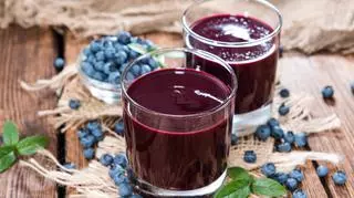 Nalewka z czarnych jagód (czarnych borówek) – przepis na spirytusie i na wódce