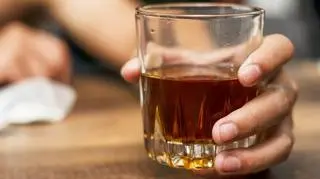 Jak radzić sobie z uzależnieniem od alkoholu - objawy, jak rozpoznać i leczyć?