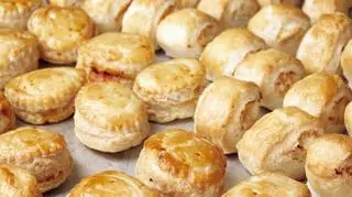 Paszteciki z ciasta francuskiego z nadzieniem