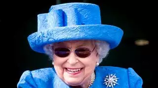 Królowa Elżbieta II wraca do zdrowia? Zauważono, jak 95-latka prowadzi samochód