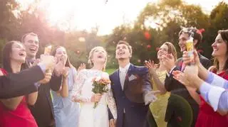 Stylizacja na wesele w plenerze. Jak wybrać sukienkę na wesele na świeżym powietrzu?