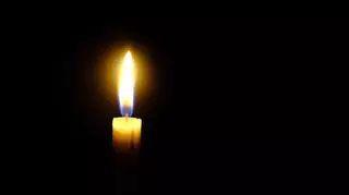 świeczka w ciemności