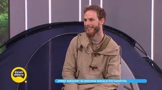 Sprzęt biwakowy na wakacje pod namiotem. Co warto ze sobą zabrać?