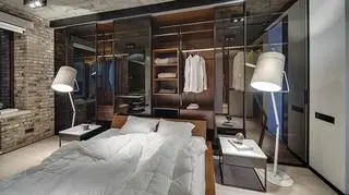 Organizacja ubrań. Jak skutecznie zrobić porządek w szafie i go utrzymać?