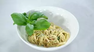 Spaghetti carbonara a'la Sebastian Olma z wędzonym boczkiem parmezanem
