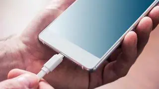 ładowanie telefonu 