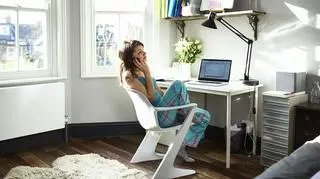 kobieta, która pracuje z domu 