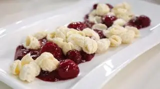 Makaron serowy na zupie z owoców polskich