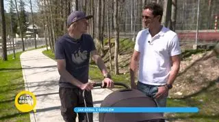 Dawid Kubacki w roli ojca - jak sobie radzi? Skoczek narciarski i Sebastian Karpiel-Bułecka na spacerze
