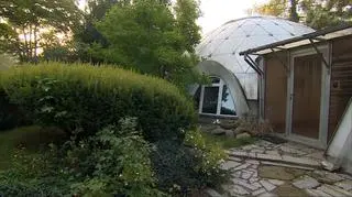 Murowane igloo w sercu Wrocławia. "Funkcjonowanie blisko natury jest zupełnie wyjątkowe w tym domu"