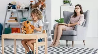 Dziecko siedzi przy stoliku bawi się misiem