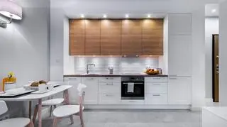 Oświetlenie w kuchni: praktyczne, dopasowane do wnętrza. Jak wybrać?