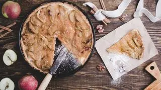 Ciasto jabłkowe z mąki konopnej. Prosty przepis krok po kroku