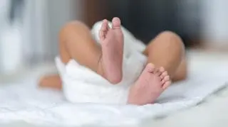 Kompletnie pijana matka miała pod opieką niemowlę. Nie mogła utrzymać równowagi