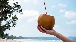 otwarty świeży kokos