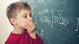 Dziecko, które ma problemy z matematyką 
