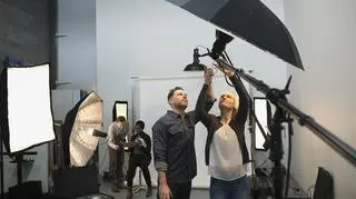 Fotografia w studio. Sprzęt oświetleniowy. 