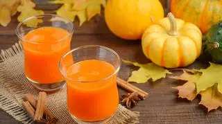 Sok z dyni w szklankach 