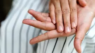 paznokcie, dłonie
