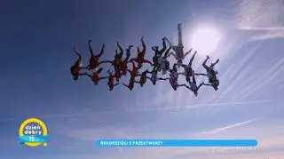 Niezwykły rekord Polski spadochroniarzy w skoku głową w dół. "Trzeba się było skupić na wykonaniu zadania"