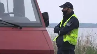 Policja nad jeziorem