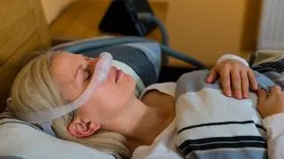 Bezdech senny - przyczyny, objawy, leczenie i wiele więcej