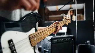 Gitara Kurta Cobaina z Nirvany sprzedana na aukcji charytatywnej za rekordową kwotę 