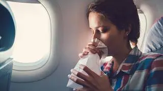 Pani źle się czuje w samolocie