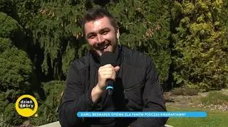 Odmieniony Kamil Bednarek wraca z nowym utworem „Bądź przy mnie”. Zaśpiewał dla nas prosto ze swojego ogrodu