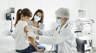 dziecko na szczepieniu 