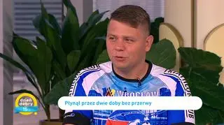 Krzysztof Gajewski i jego rekord Guinnessa. Mężczyzna pływał 48 godzin bez przerwy