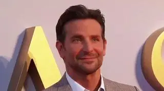 Bradley Cooper przez koronawirusa nie wychodzi z domu? Obawia się o zdrowie mamy